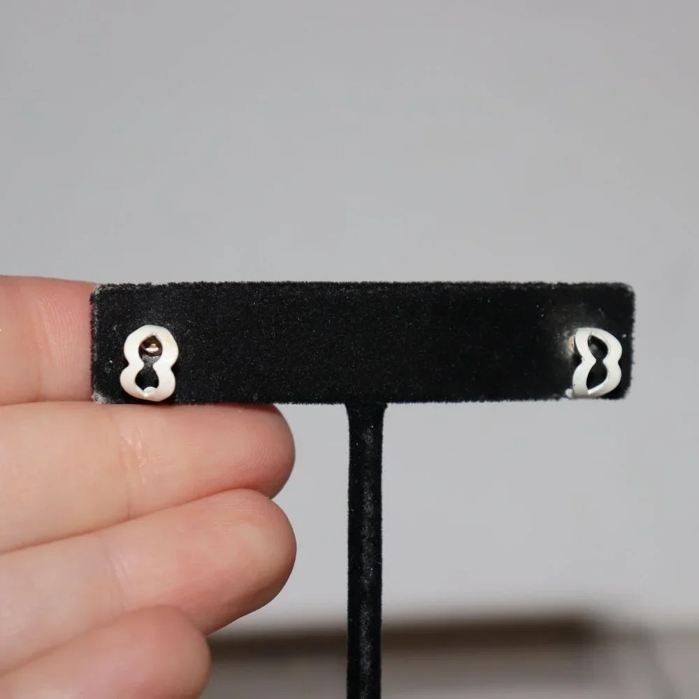 🤍✨ Petite Vintage White Half Hoop Earrings · Metal · Post · 3/8